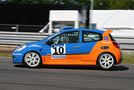 Teamet har lovet Martin Sally Pedersen, at hans Renault Clio III racer nok skal blive klar til weekendens løb på Jyllands-Ringen.